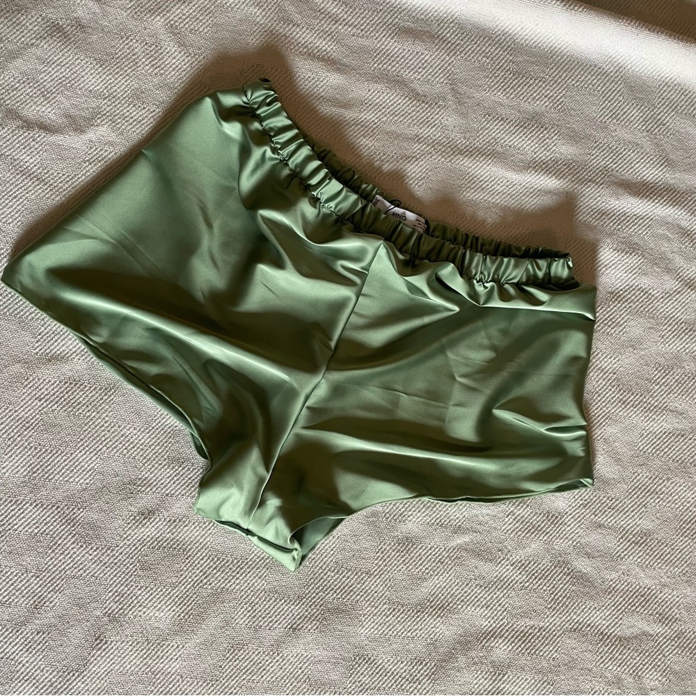 MANGO silky pajama shorts. Size medium. NWT.